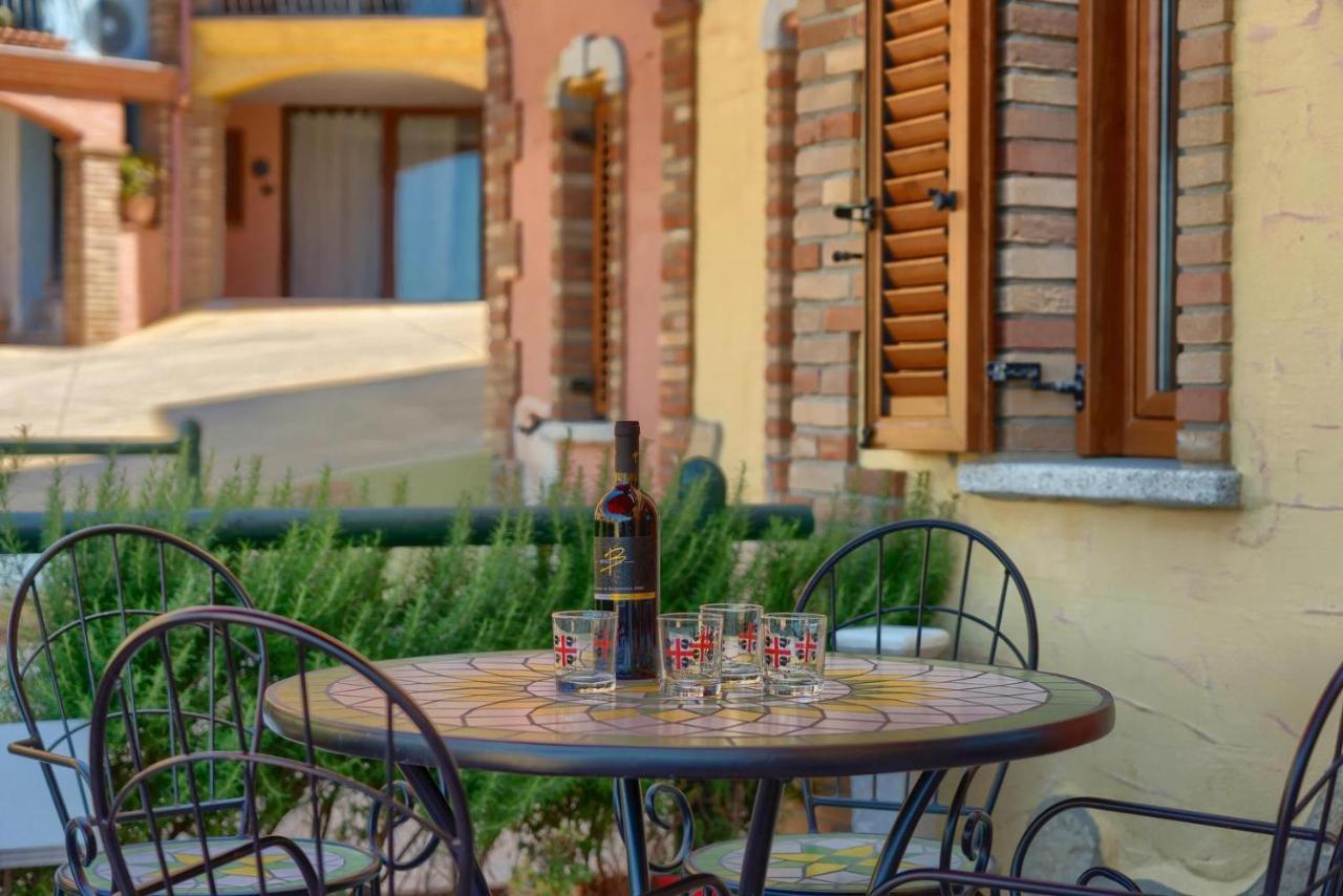 L'Estasi Tanca Piras A Bordo Piscina Con Vista Mare Villa Nebida Kültér fotó